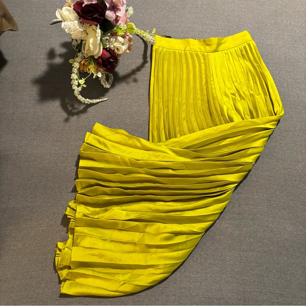 Zara limited edition neon green pleated midi skirt - Picture 4 of 15